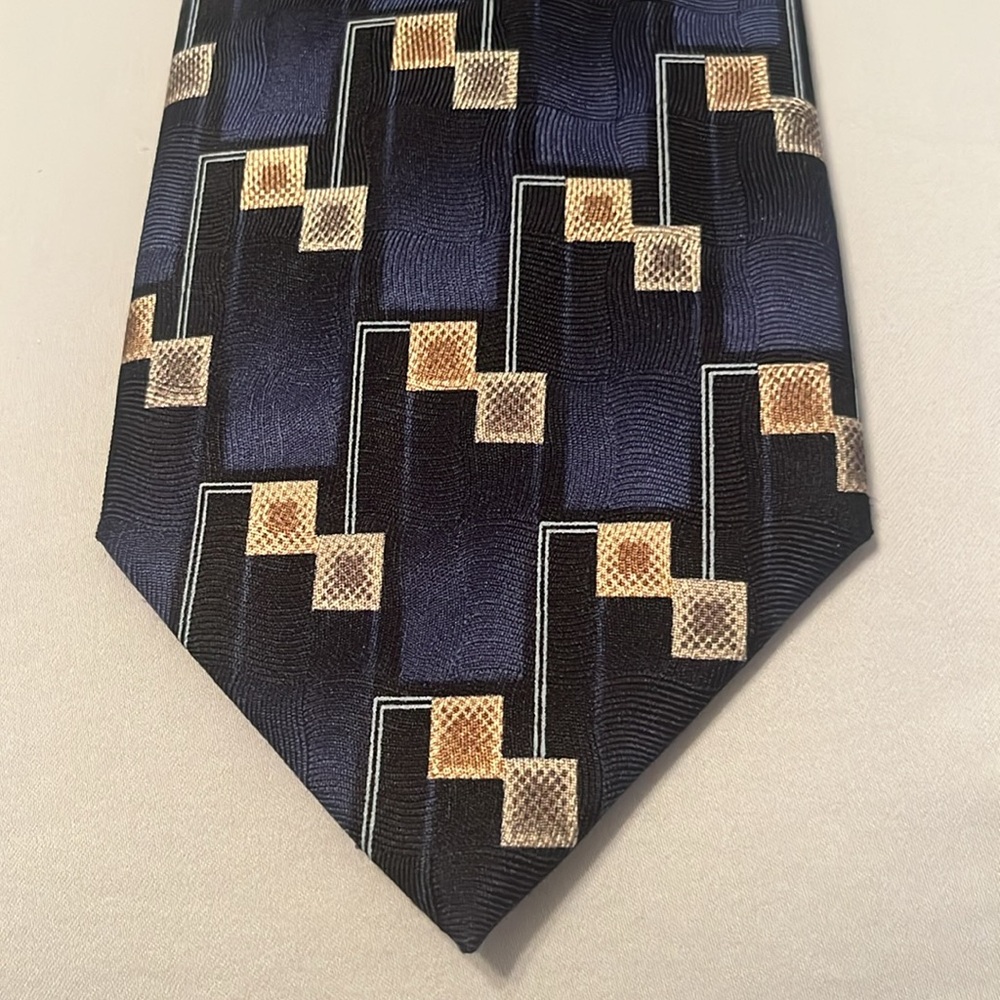 Meeting Street geometric pattern men’s silk tie navy, black and gold EUC
